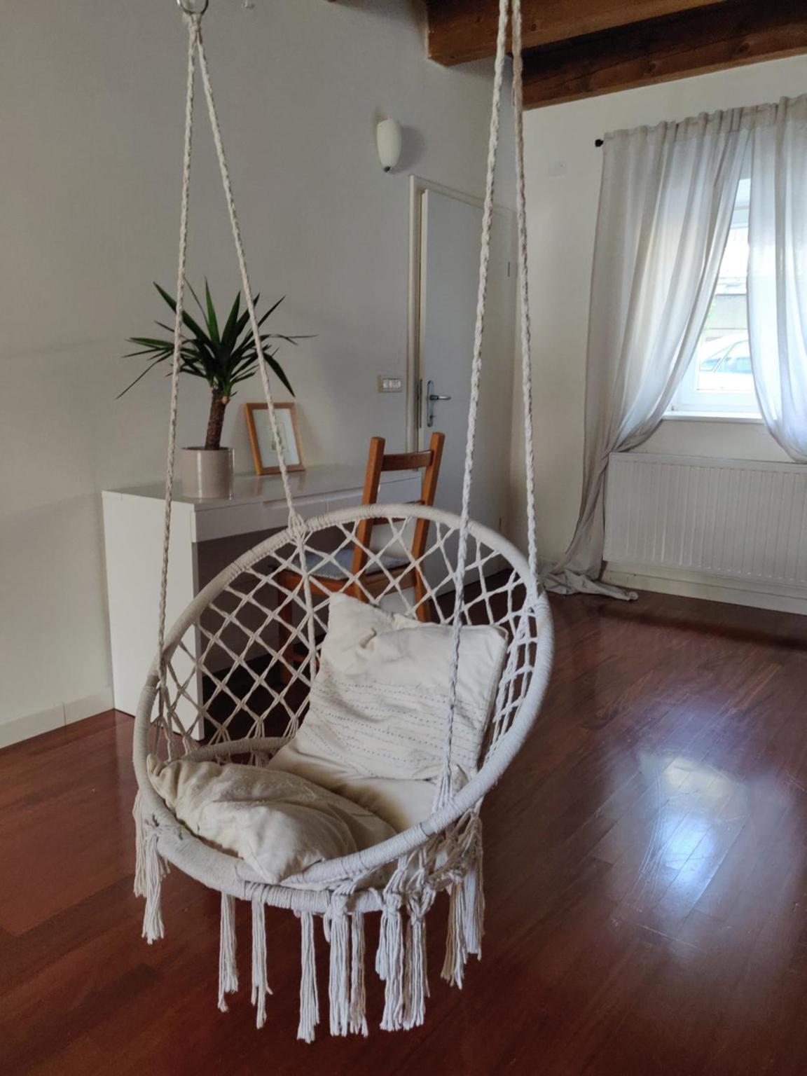 Hanging chair